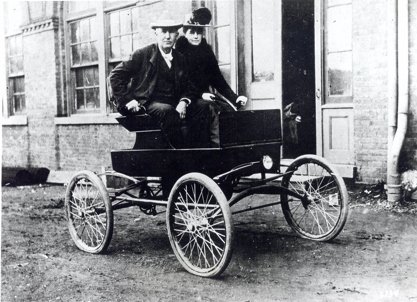 0084 Thomas Edison in electric car, 1916